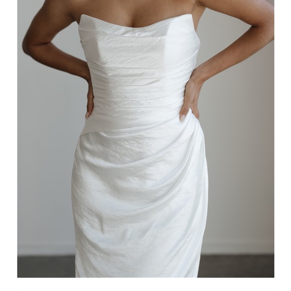 Hera Couture Argent Gown - Picture 2 of 5